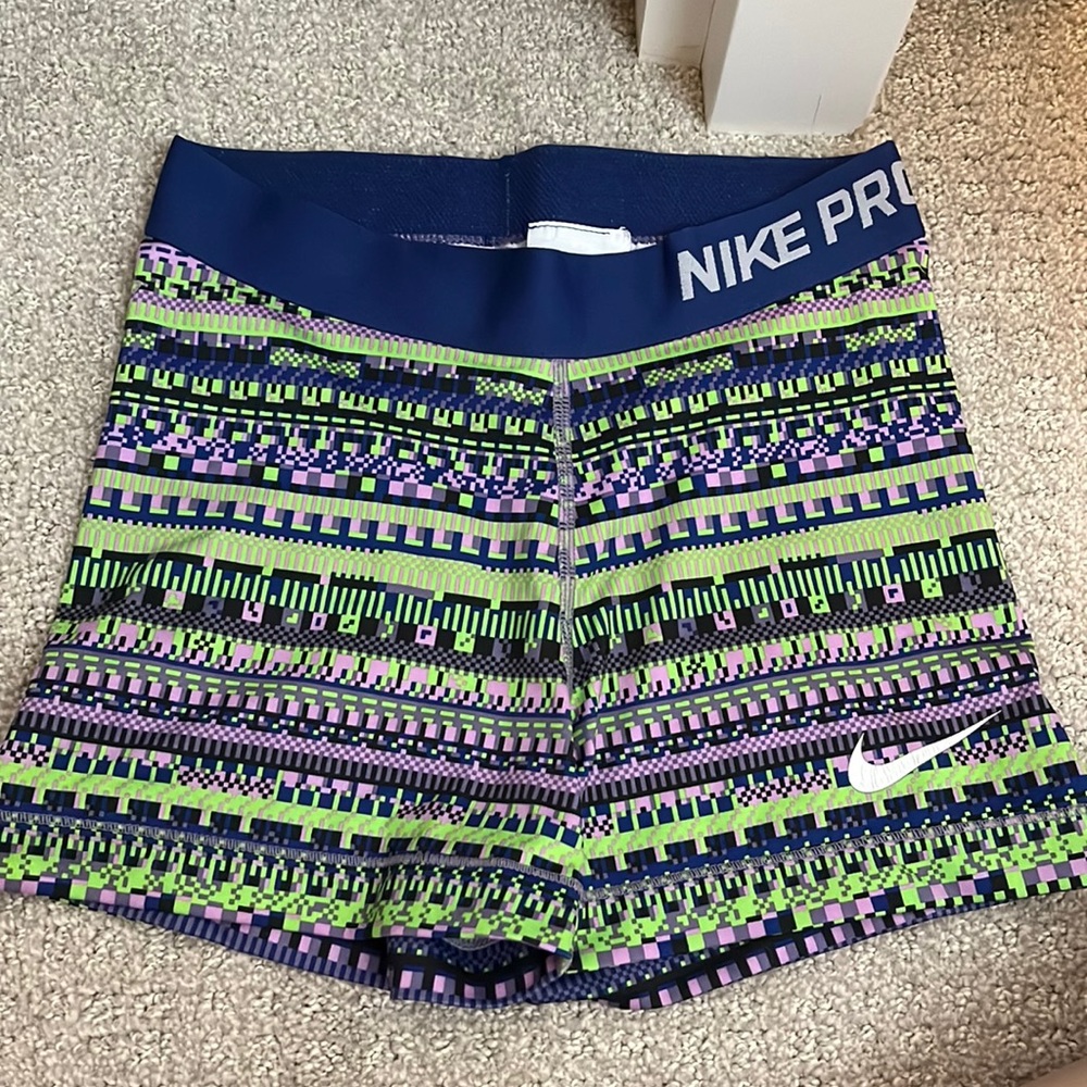 Small patterned Nike pros